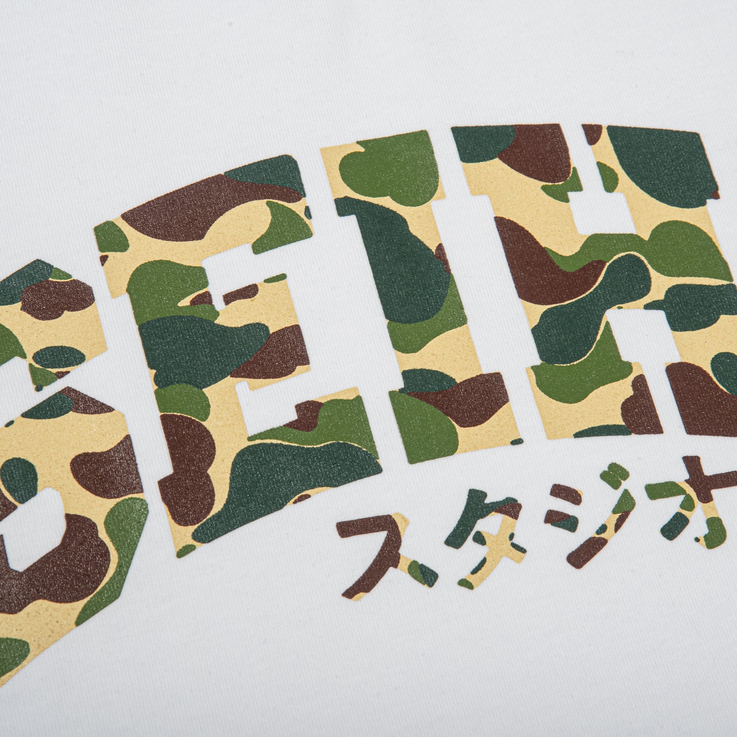SEIHA STUDIOS – T-Shirt Oversize Blanc / Camo Vert スタジオ